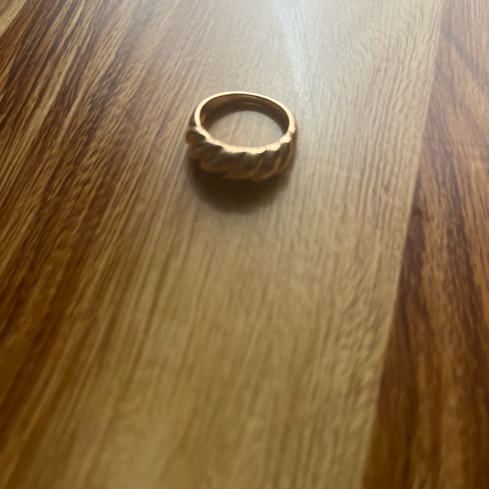Elegant Gold Braided Ring